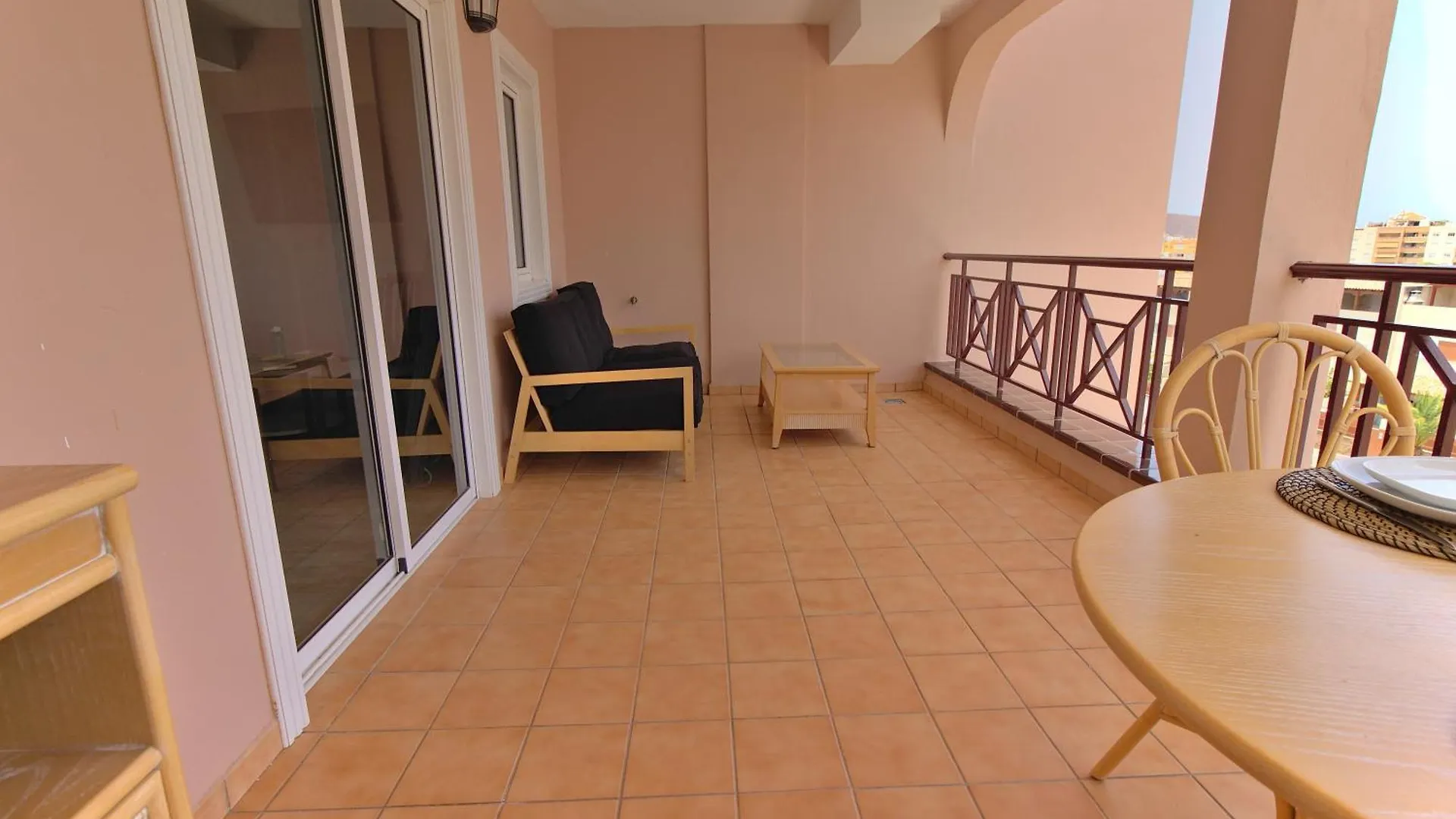Large Modern Apartment With Terrace & Heated Pool アロナ