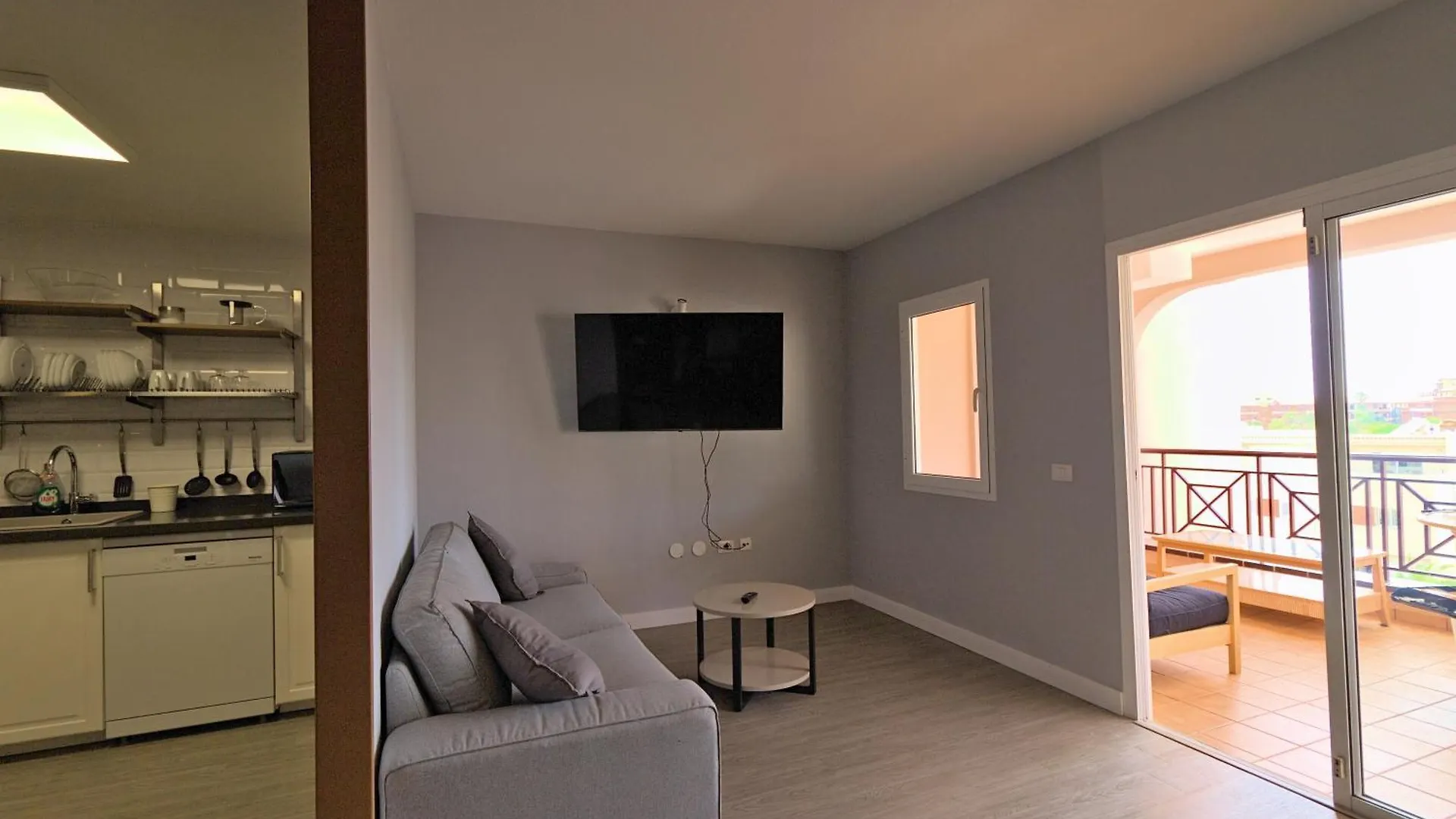Large Modern Apartment With Terrace & Heated Pool アロナ 0*,  スペイン